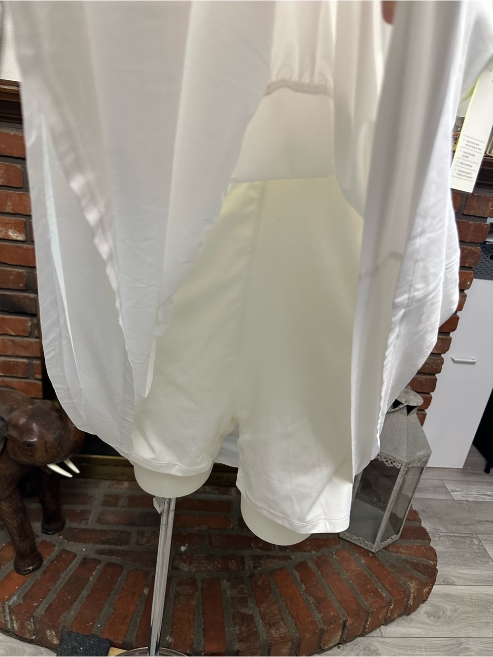 Women's White Sleeveless Ruffle-Hem Tennis Dress - Picture 2 of 6